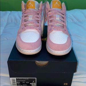 Jordan 1 mid size “Arctic Pink”